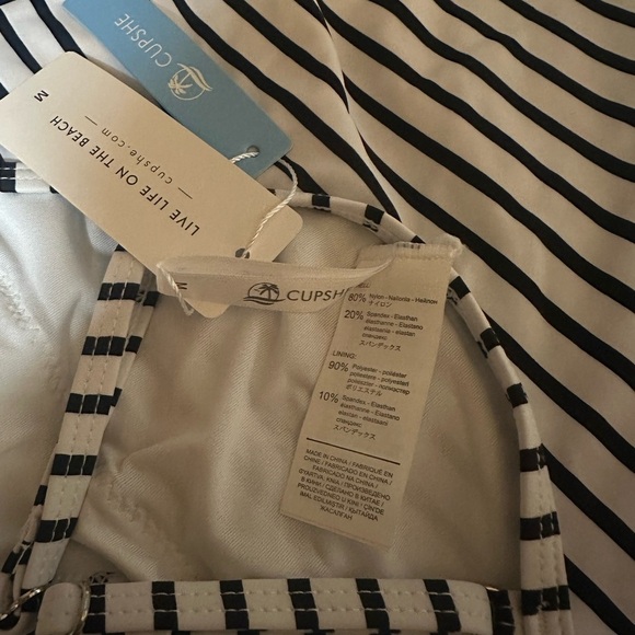 NWT Cupshe Womens One Piece Swimsuit Size M Stripped White Black - Picture 3 of 4